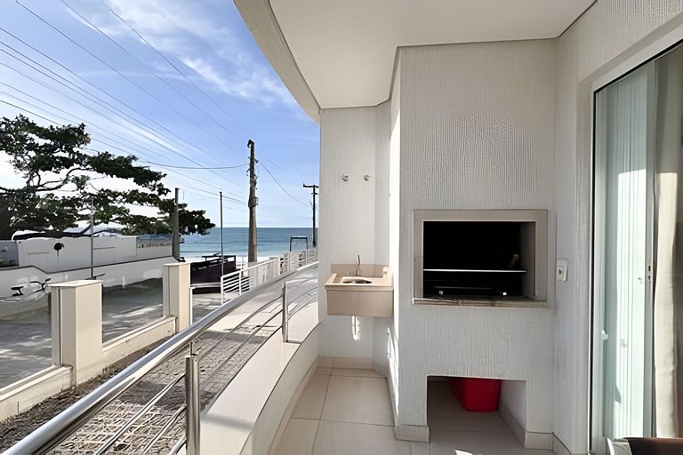 Apartamento beira mar com 3 quartos